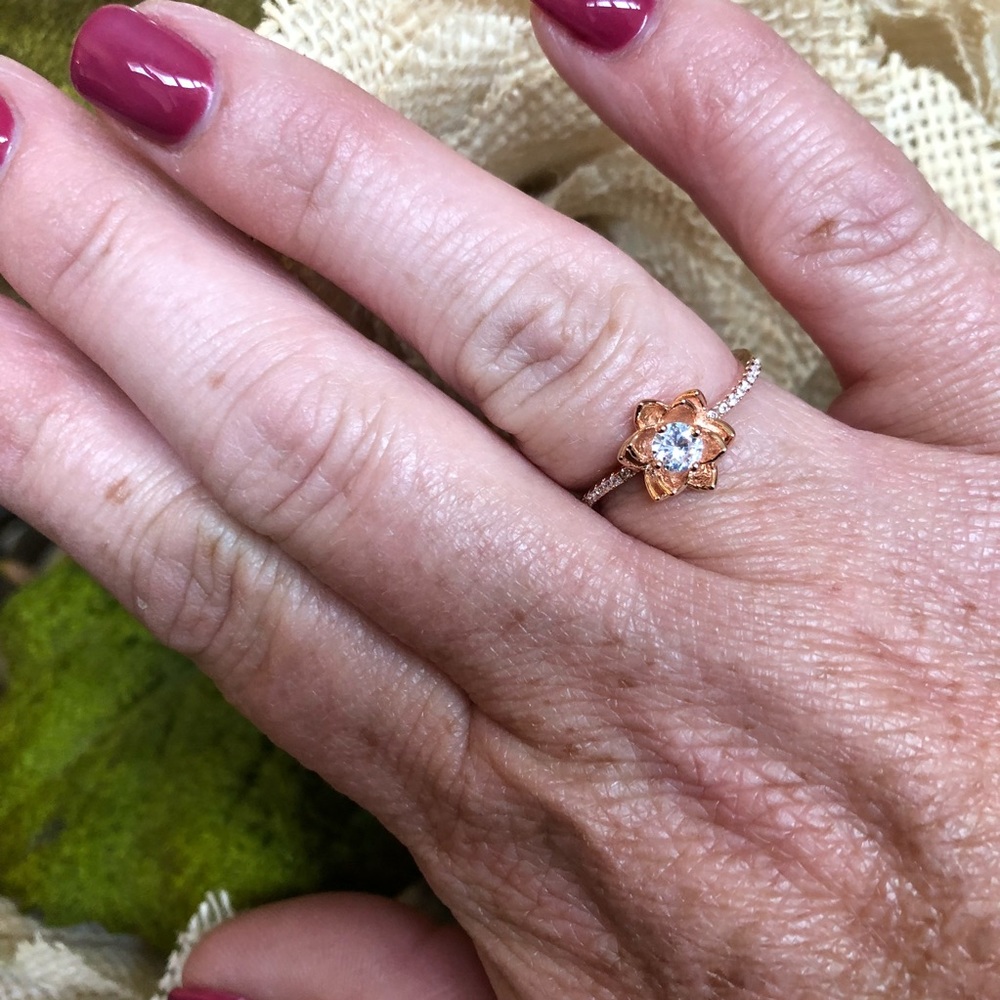 Gorgeous flower Ring - Picture 5 of 5